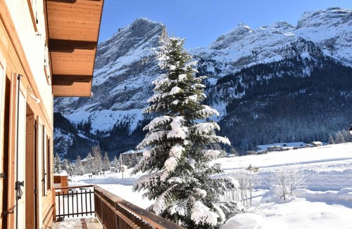 Pralognan-la-Vanoise Apartment | 300m from resort center, 2nd floor, fireplace or stove, tv, ski locker, 160m², Pralognan-la-Vanoise
