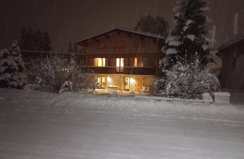 Pralognan-la-Vanoise Apartment | 300m from resort center, 2nd floor, fireplace or stove, tv, ski locker, 160m², Pralognan-la-Vanoise