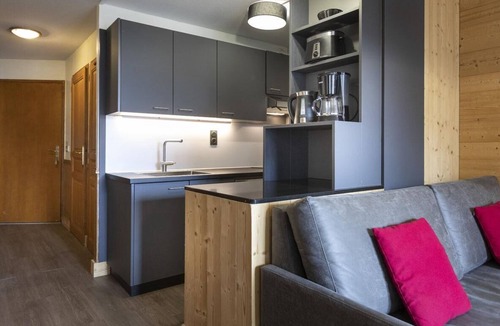 Val-Thorens Apartment | 300m from resort center, fitness, swimming pool, sauna, jacuzzi, hammam, balcony, tv, ski locker