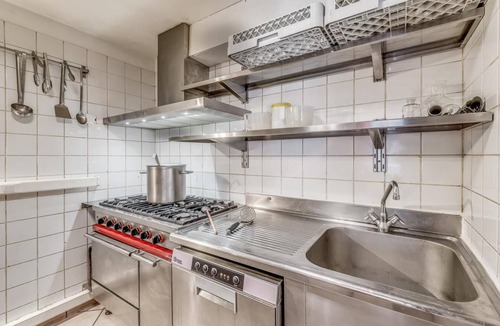 Les Almes Apartment | 300m from resort center, Ground floor, terrace, fireplace or stove, tv, ski locker, 180m², Tignes