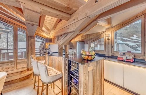Les Almes Apartment | 300m from resort center, sauna, balcony, fireplace or stove, tv, ski locker, 450m², Tignes
