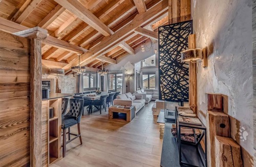 Les Almes Apartment | 300m from resort center, sauna, balcony, fireplace or stove, tv, ski locker, 250m², Tignes