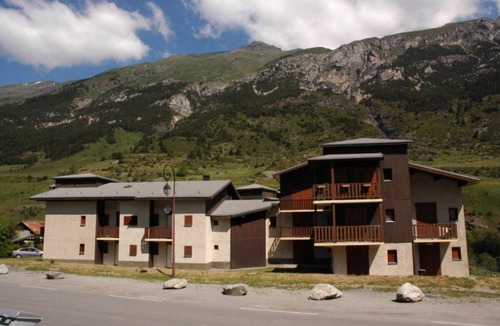 Lanslevillard Apartment | 300m from resort center, Ground floor, balcony, tv, ski locker, 43m², Val Cenis