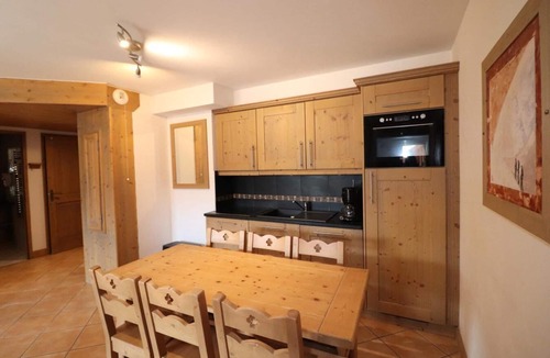 Les Almes Apartment | 300m from shops, 2nd floor, balcony, tv, ski locker, 60m², Tignes