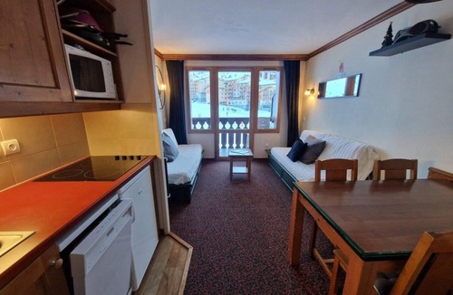 Plagne Soleil Apartment | 300m from shops, 4th floor, view ski slopes, balcony, parking, tv, 30m², La Plagne