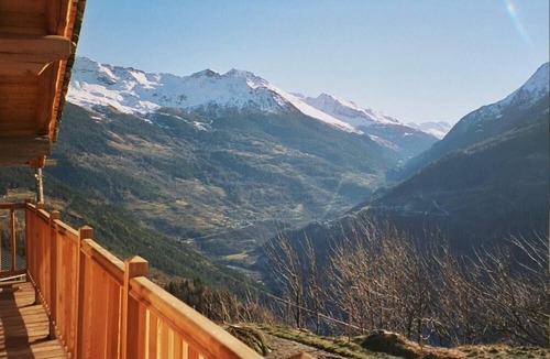 Montvalezan Ski Chalet | 320 m² luxury South-exposed chalet sleeps 22/12/9: sauna, garden, views, parking