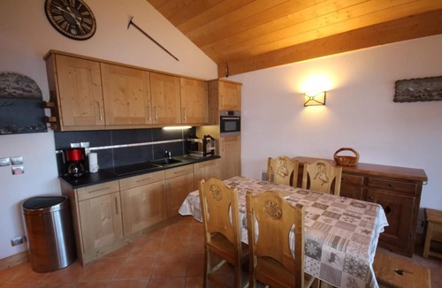 Bisanne 1500 Apartment | 350m from shops, 3rd floor, view panoramic, swimming pool, balcony, parking, tv, ski locker, 51m²