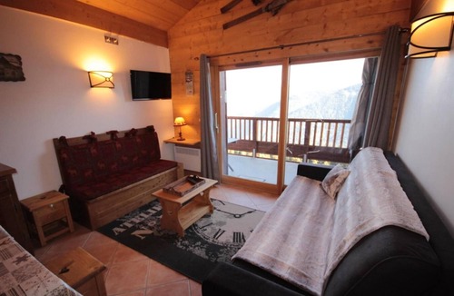 Bisanne 1500 Apartment | 350m from shops, 3rd floor, view panoramic, swimming pool, balcony, parking, tv, ski locker, 51m²