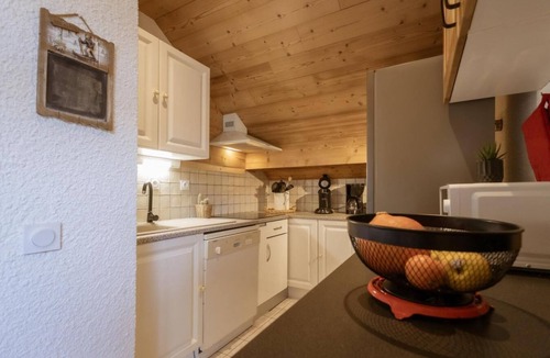 Valloire Apartment | 3rd floor, balcony, parking, tv, ski locker, 52m², Valloire