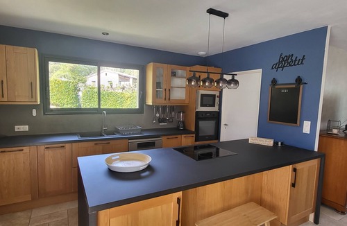Gravieres House | 4-bedroom air-conditioned villa, pool & mountain view.