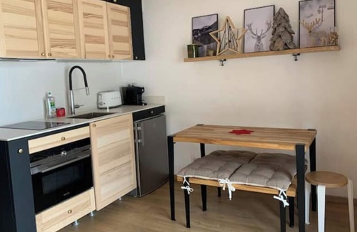 Peone Apartment | 4 Couchages sur les Pistes : Jardin/parking/casier