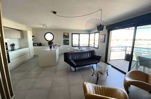 Le Port Apartment | 4PLAIS10 Apartment with Wi-Fi and parking