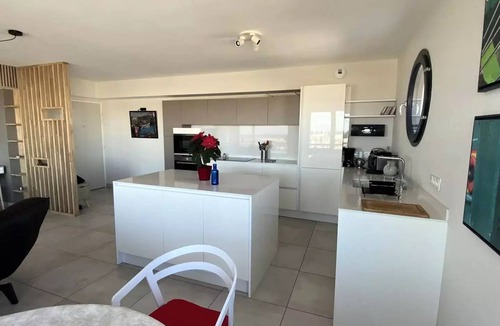 Le Port Apartment | 4PLAIS10 Apartment with Wi-Fi and parking