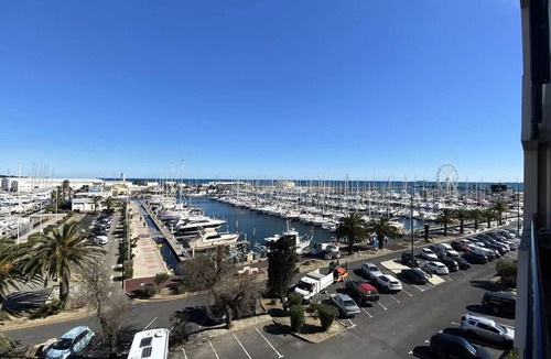 Le Port Apartment | 4PLAIS10 Apartment with Wi-Fi and parking