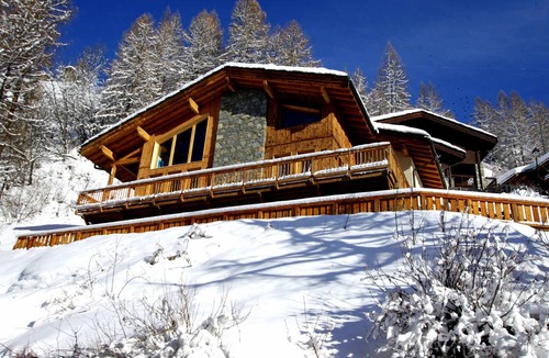 Les Brevieres Ski Chalet | 5* Chalet in Tignes - 6 bedrooms, jacuzzi, piste view