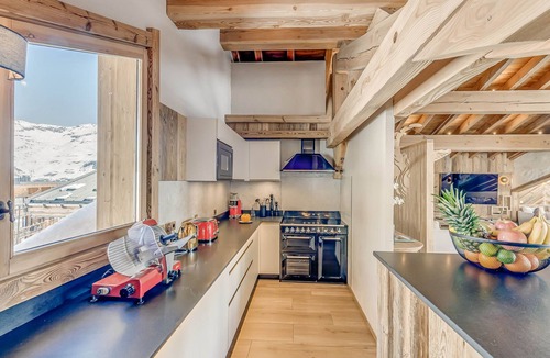 Les Almes Ski Chalet | 5* Chalet in Tignes - 450m² - 16 guests - Sauna, Jacuzzi, Game Room