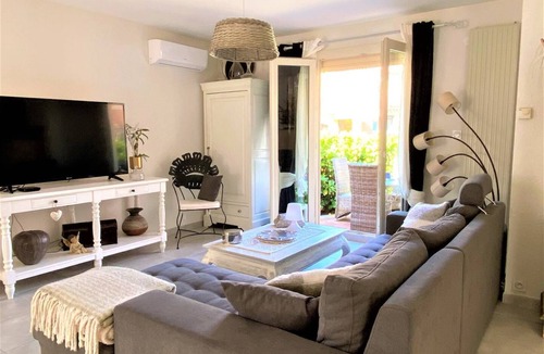 Canet-en-Roussillon House | 5 minutes from the beach, quiet renovated house with wifi, air conditioning and jaccuzi