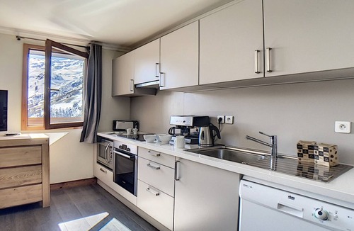 Les Menuires Apartment | 5-room Apartment for 10 pax · Near slopes · Balcony · Sauna & Hammam