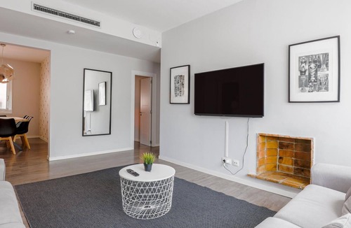 La Maternitat i Sant Ramon Apartment | 50. Futbol B12 Apartment