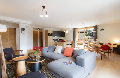 Mont-de-Lans Apartment | 50m from shops, 3rd floor, view mountain, swimming pool, sauna, hammam, balcony, parking, tv