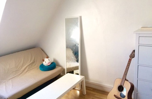 Quartier Saint-Georges Apartment | 6th floor apartment without elevator in a Haussmann building Paris 9eme
