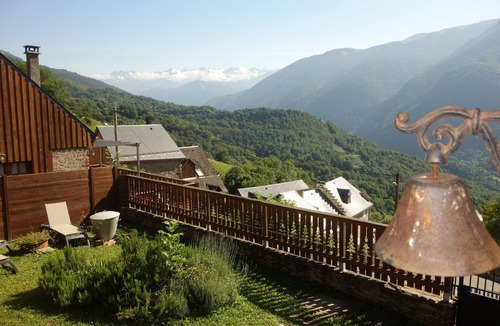Baren Cottage | 8 kilometers from Luchon - Gîte De La Prade 10 people, 3 Epis with swimming pool