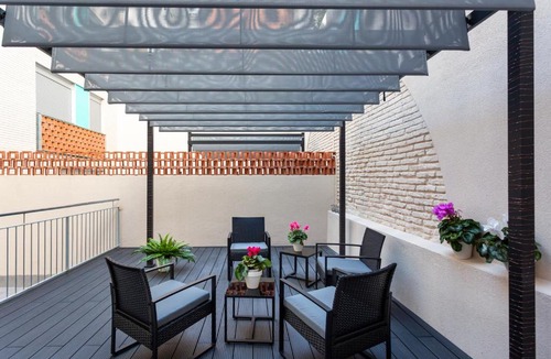 Collblanc y La Torrassa Apartment | 8 lacus duplex
