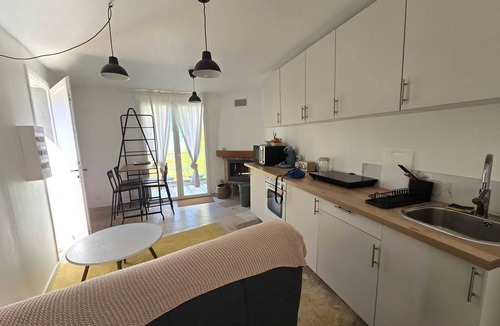 La Madeleine Condo | 8 Personnes/2 Magnifiques Appartements Dans une Villa Avec Jacuzzi Idéal Situé