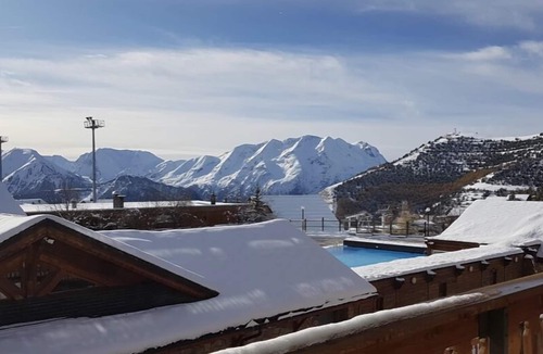 Jeux Apartment | 80 m2, ski in/out center Alpe d'huez, luxury 8p 3bdrm 3bathroom 3 terraces with fireplace SPOT