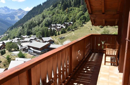 Champagny-en-Vanoise Apartment | 8th floor, balcony, fireplace or stove, tv, 85m², Champagny-en-Vanoise