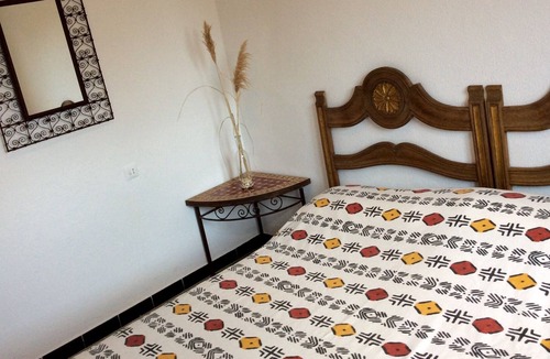 Pratdip Villa | 90m2 detached house on a 1000m2 enclosed garden bordered by cypresses & laurels