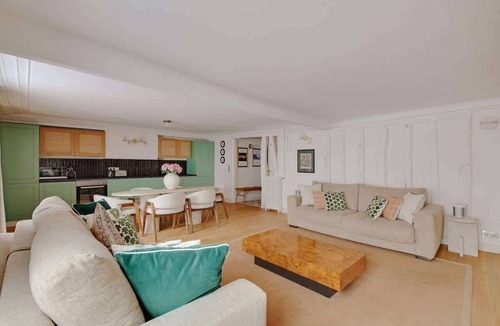 Quartier du Faubourg-Montmartre Apartment | A Breathtaking 2BR/2Ba in Opera