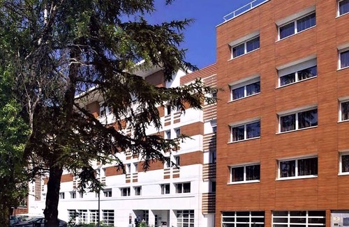 Secteur 4 Apartment | A chalet in downtown Grenoble—air conditioning, secure parking