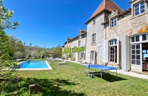 Boisseuil House | A Charming and Distinctive Setting at Domaine Faugeras - DABNB
