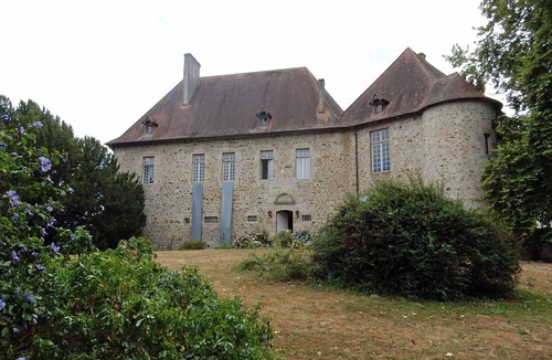 Saint-Auvent Bed & Breakfast | A charming bed-and-breakfast with a private terrace in Limousin Park.