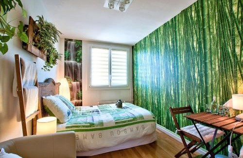 Les Poulettes Bed & Breakfast | ! A découvrir ! NATURALBNB - Chambres d'hôtes climatisées au calme - Top confort et reposant - PARKING GRATUIT SECURISE - Garage vélos et motos - OFFERT COPIEUX PETIT DEJEUNER fait maison sucré-salé, local et bio - Accueil et convivialité garantis !