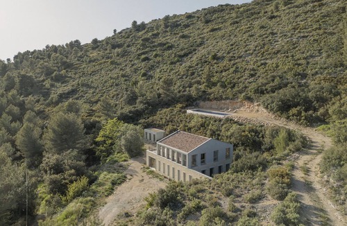 Simiane-Collongue House | A quiet home, between Provence and the Calanques