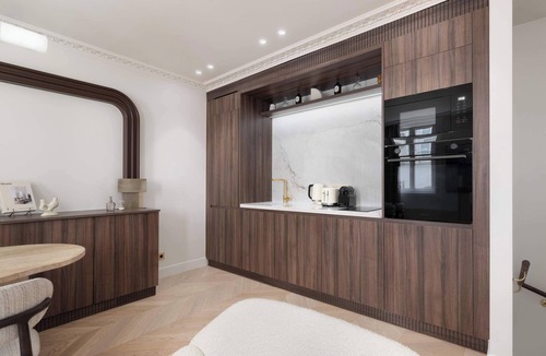 Les Halles Apartment | A Sophisticated 1-BR- Louvre