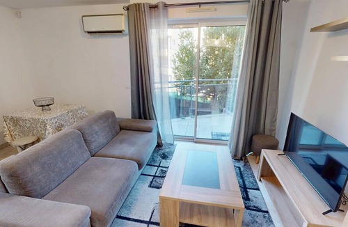 Roquebrune-Cap-Martin Apartment | AC apartment with balcony, garage and wifi - near beach and train station