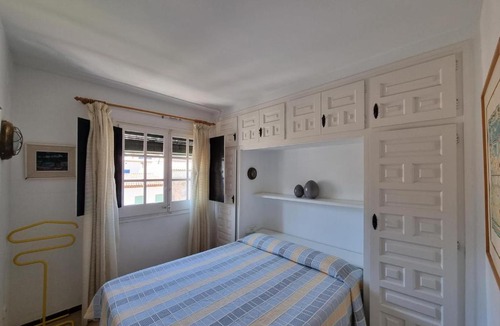 Pedrinya Apartment | Acogedor apartamento en L'Escala cerca de la playa - HISP-236-136