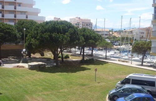 Le Port Apartment | Agréable Appartement 3 Pièces avec Terrasse et Parking à Canet-Port - FR-1-696-114