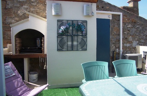 Saint-Hippolyte Apartment | Air-conditioned, 3-star family gite with private terrace close to the sea.