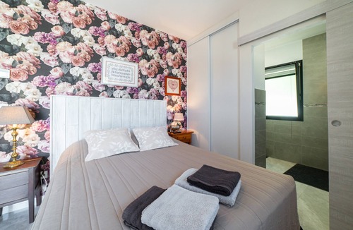 Laroque-des-Alberes Bed & Breakfast | Air-Conditioned Private Room – Private Entrance, Pool, Pétanque, Wi-Fi