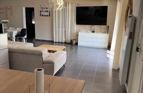 Vestric-et-Candiac Villa | Air-conditioned villa with pool, close to the sea