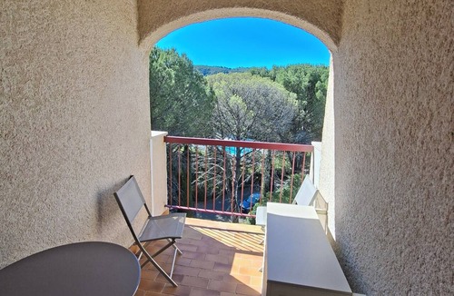 Vance-Luberon-Verdon Agglomeration Apartment | Air-conditioned, bright, and quiet studio apartment in Gréoux-les-Bains