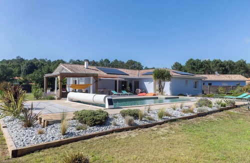 Leon House | Air-conditioned 4* Villa Léon heated swimming pool (12.5x5) secured by shutter.