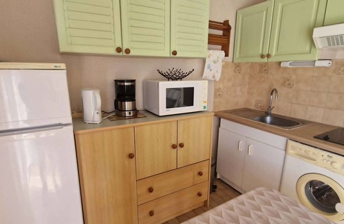Le Grau-dʼAgde Apartment | Air-Conditioned Studio Cabin with Terrace & Pool Access in Grau d'Agde