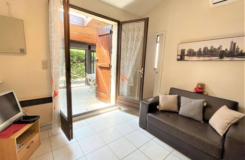 Gruissan House | Air-conditioned house with veranda, near sea, Gruissan