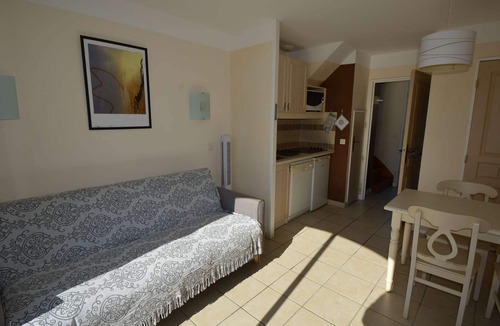 Rouret House | Air-conditioned Maison with Terrace, Sleeps 5, WiFi, Parking