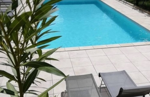 Le Barroux House | Air-Conditioned Villa Figuière (2 bedrooms and living room with kitchen)